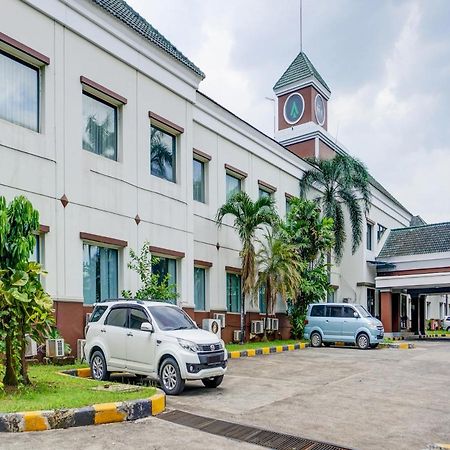 Townhouse Oak Hotel Grand Cikarang Exterior foto