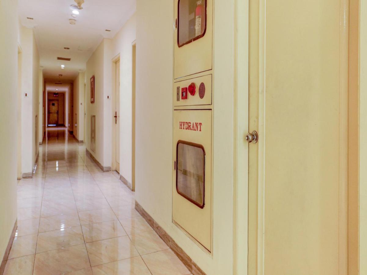 Townhouse Oak Hotel Grand Cikarang Exterior foto