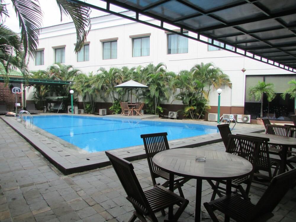 Townhouse Oak Hotel Grand Cikarang Exterior foto